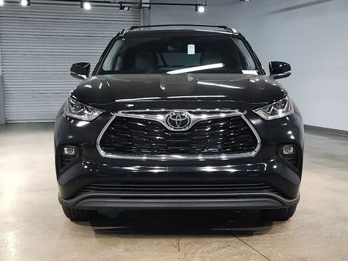 New 2026 Toyota Highlander Limited AWD/4WD image 2