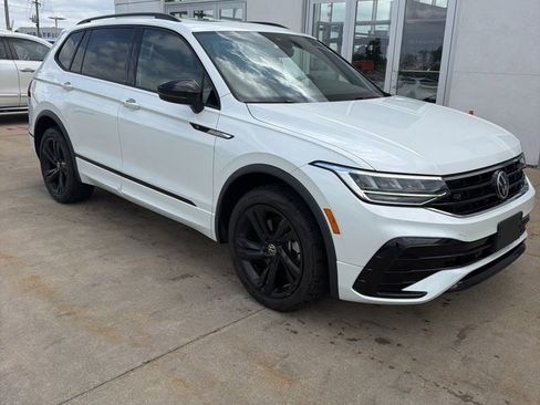 Used 2023 Volkswagen Tiguan SE R-Line AWD/4WD image 1