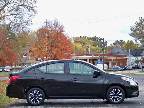 Used 2019 Nissan Versa S image 9