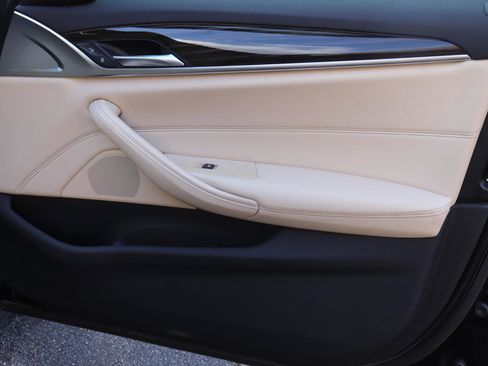 Used 2018 BMW 530i w/ Premium Package image 12