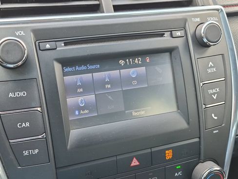 Used 2017 Toyota Camry SE FWD image 17
