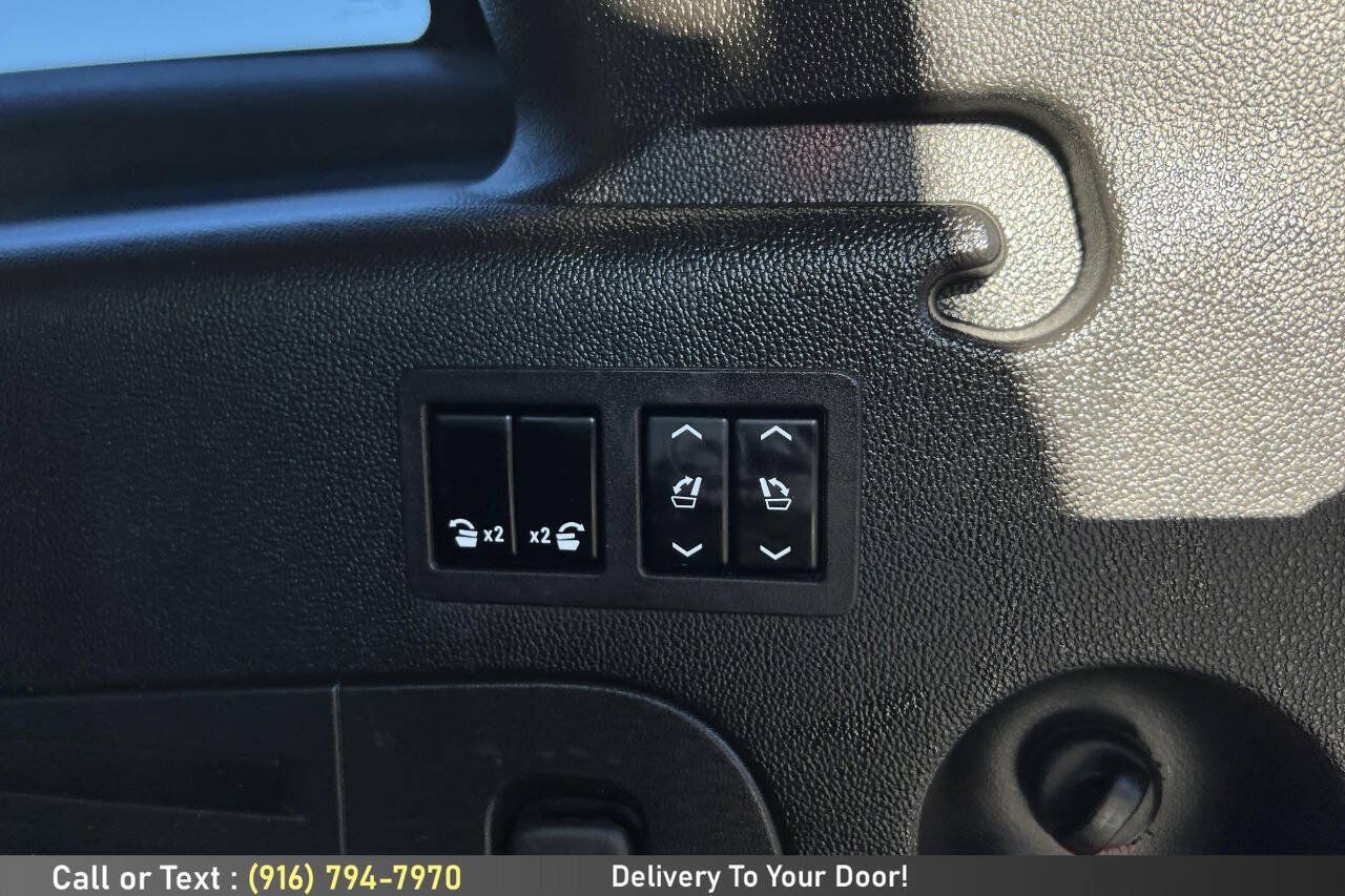 Used 2017 Cadillac Escalade ESV Luxury AWD/4WD image 13