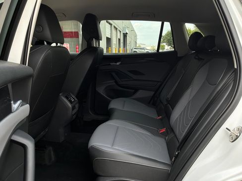 Used 2026 Volkswagen Tiguan SE FWD image 12