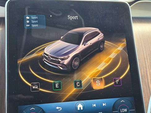 Used 2026 Mercedes-Benz GLC 300 4MATIC image 33