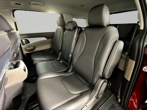 New 2026 Kia Carnival EX FWD image 17