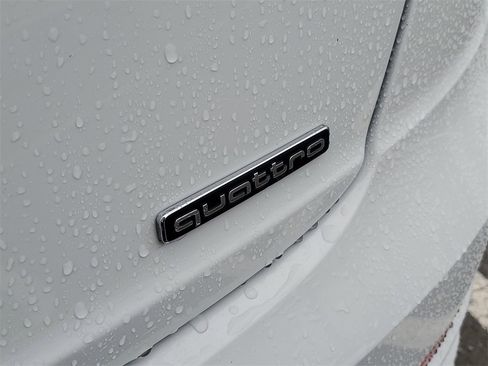 Used 2021 Audi Q8 Prestige w/ Prestige Package image 6