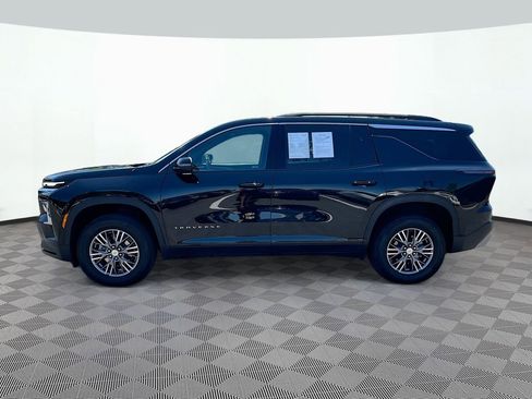Used 2025 Chevrolet Traverse LT FWD image 9