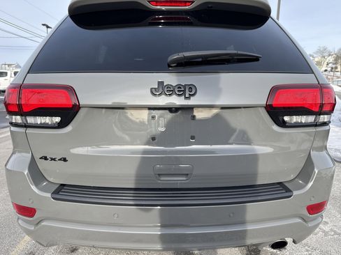 Used 2020 Jeep Grand Cherokee Altitude image 4