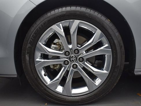 Used 2023 Toyota Sienna Platinum image 8