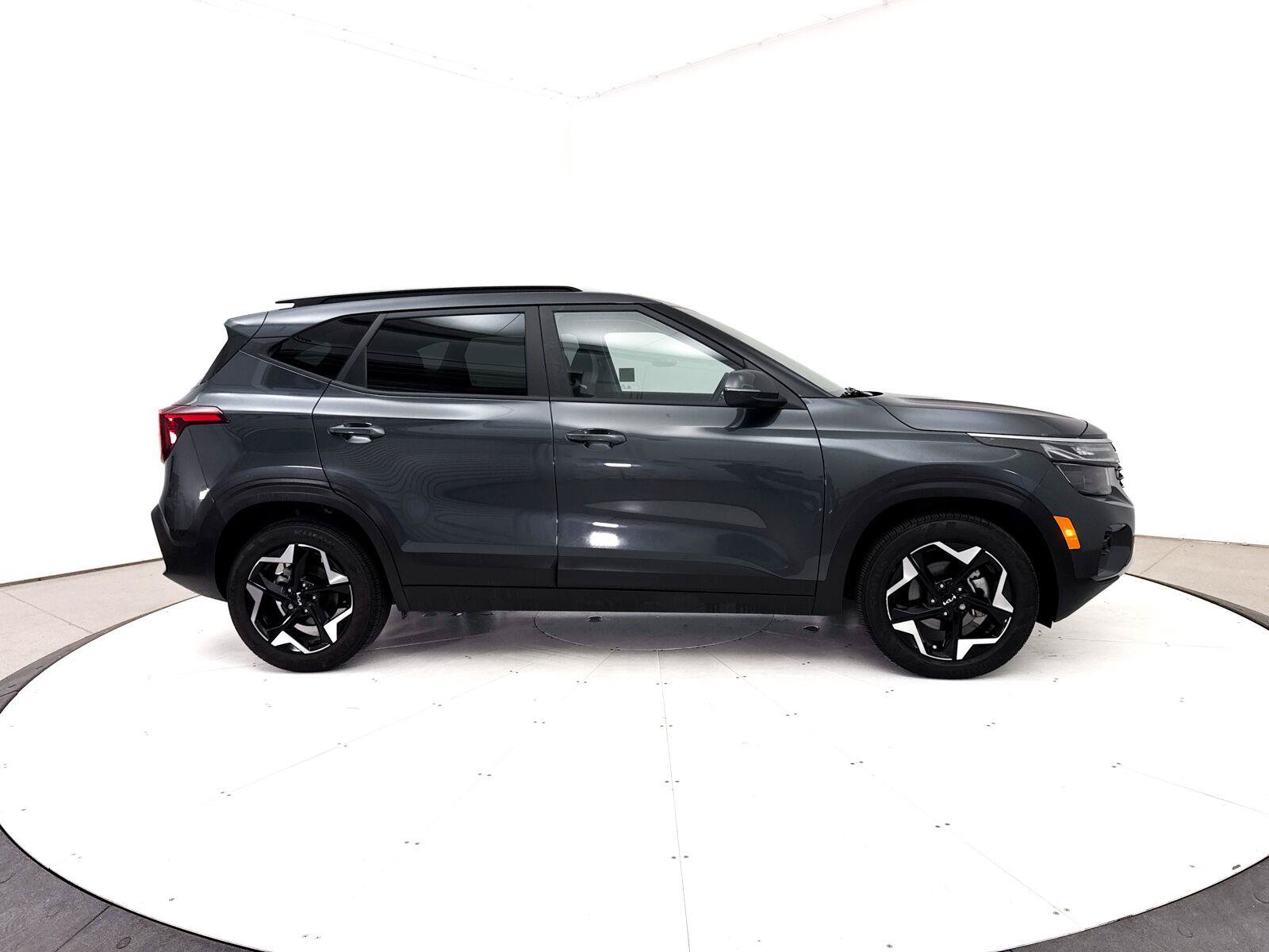 Used 2025 Kia Seltos S FWD image 39
