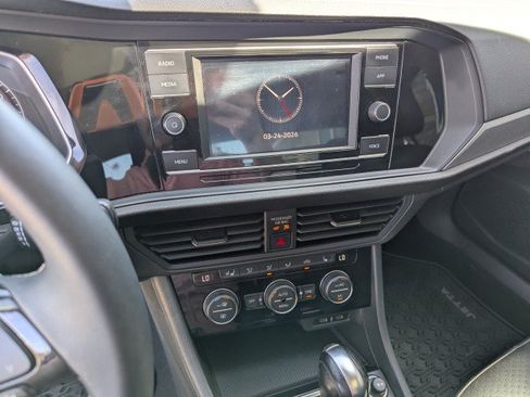 Used 2021 Volkswagen Jetta SE FWD image 19