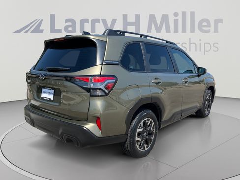 Certified 2025 Subaru Forester Premium AWD/4WD image 5