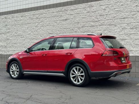 Used 2019 Volkswagen Golf Alltrack S AWD/4WD image 2