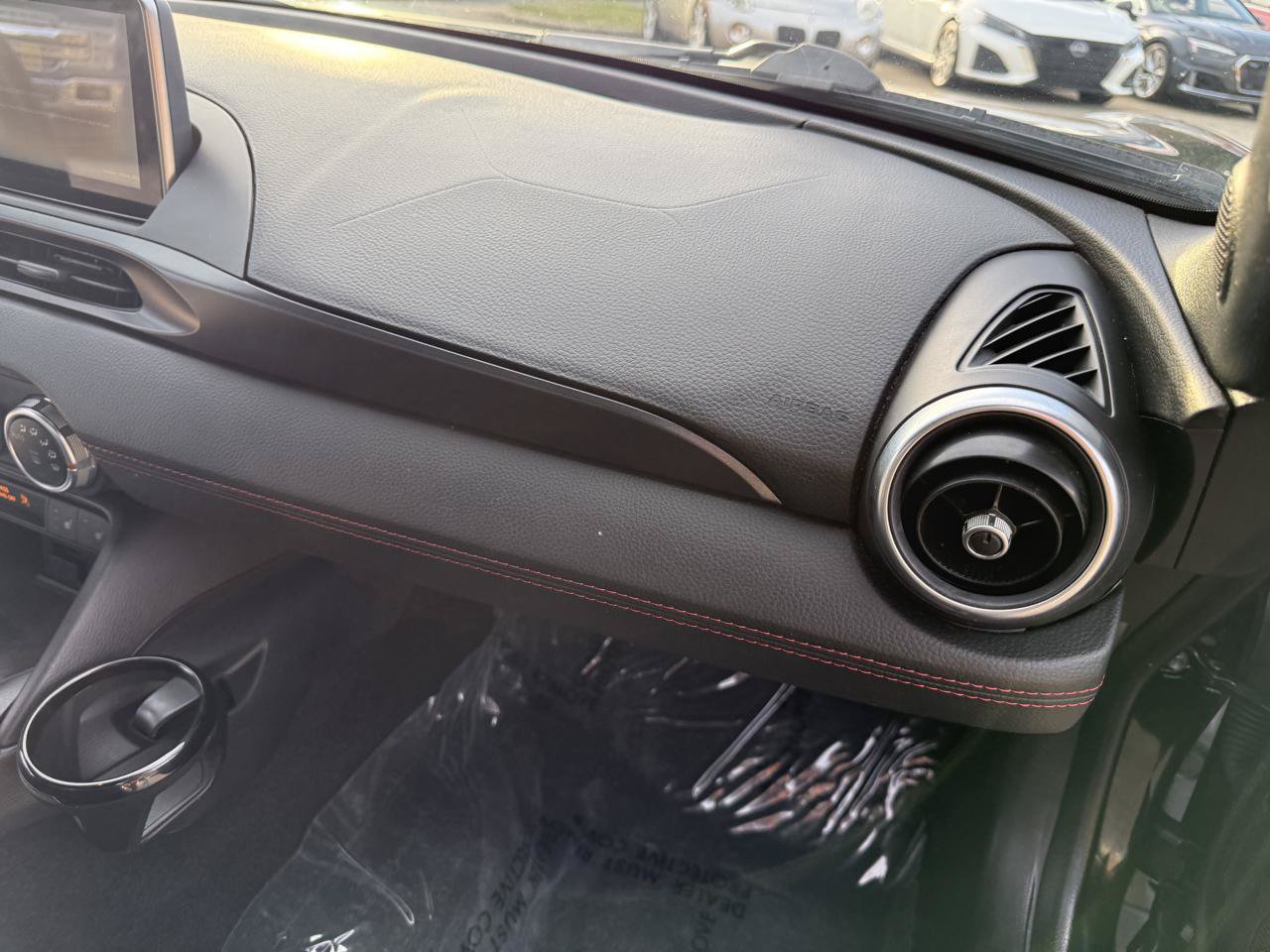 Used 2017 FIAT 124 Spider Abarth RWD image 18