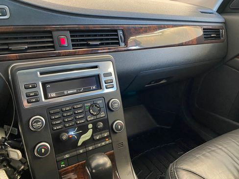 Used 2011 Volvo XC70 3.2 image 25