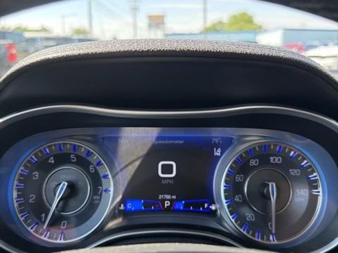 Used 2022 Chrysler 300 Touring L w/ Safetytec Plus Group RWD image 18