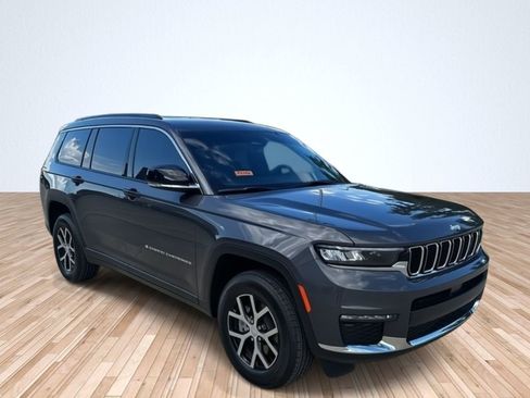 Used 2025 Jeep Grand Cherokee L Limited image 3
