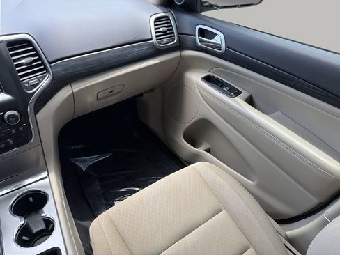 Used 2020 Jeep Grand Cherokee Laredo RWD image 14