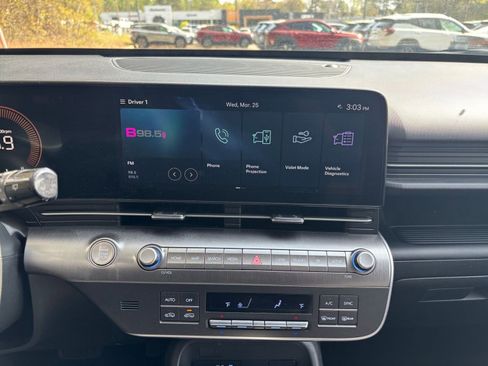 Used 2025 Hyundai Kona SEL image 17