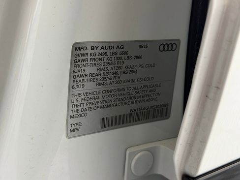 Used 2025 Audi Q5 Premium w/ Convenience Package image 21