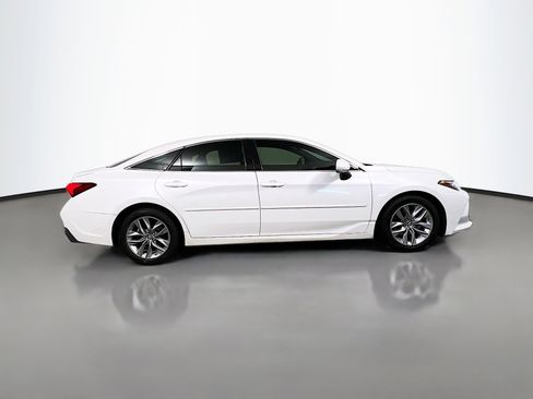 Used 2019 Toyota Avalon XLE FWD image 3