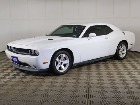 Used 2012 Dodge Challenger SXT RWD image 3