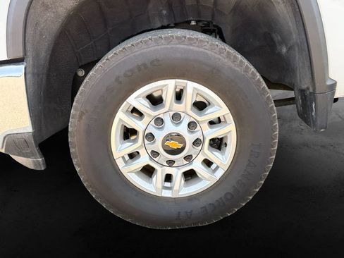 Used 2025 Chevrolet Silverado 2500 LT w/ Convenience Package AWD/4WD image 13