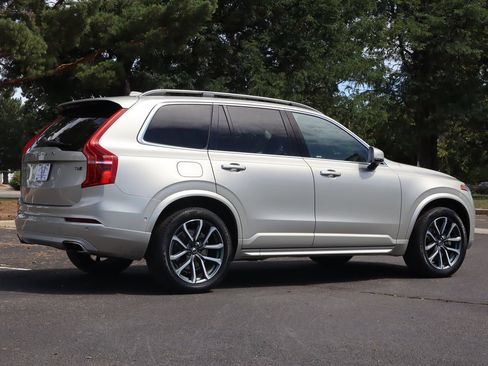 Used 2018 Volvo XC90 T6 Momentum w/ Convenience Package AWD/4WD image 5
