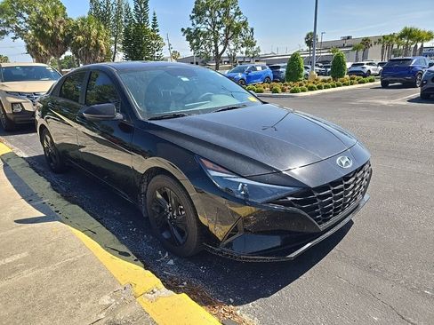 Used 2023 Hyundai Elantra Blue image 1