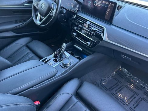 Used 2023 BMW 530e w/ Convenience Package image 16