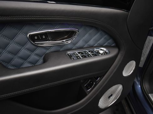 Used 2022 Bentley Bentayga image 45