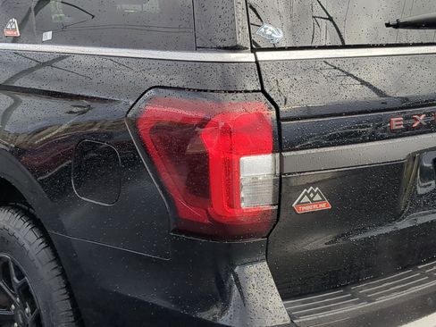 Used 2022 Ford Expedition Timberline image 12