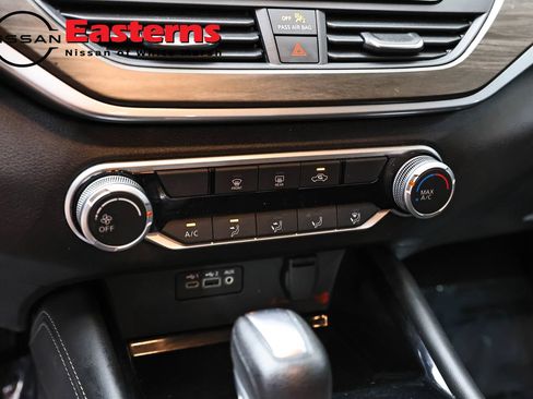 Used 2023 Nissan Altima 2.5 SV FWD image 19