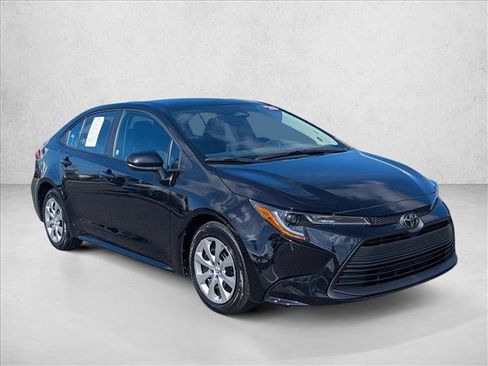 Certified 2025 Toyota Corolla LE image 3