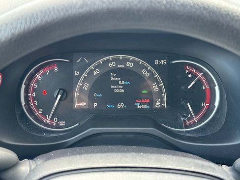 Used 2025 Toyota RAV4 XLE AWD/4WD image 23