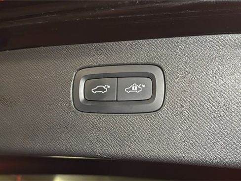 Used 2021 Volvo XC90 T5 Momentum w/ Advanced Package image 17