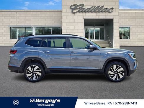Used 2025 Volkswagen Atlas SE AWD/4WD image 8