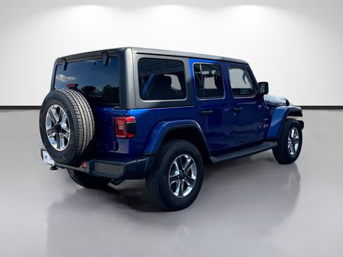 Used 2018 Jeep Wrangler Unlimited Sahara AWD/4WD image 3