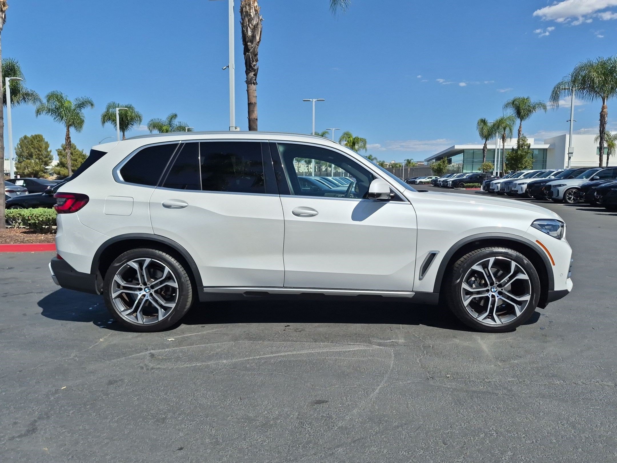 Certified 2022 BMW X5 xDrive40i w/ Climate Comfort Package AWD/4WD image 11