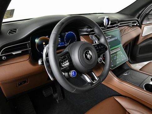 New 2025 Maserati Grecale GT image 8