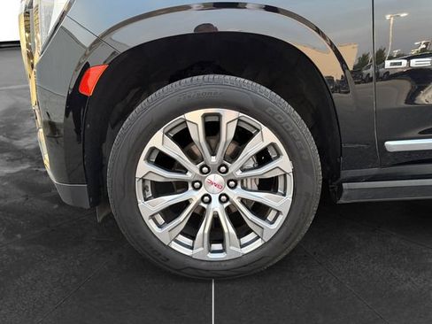 Used 2021 GMC Yukon Denali w/ Denali Premium Package AWD/4WD image 9