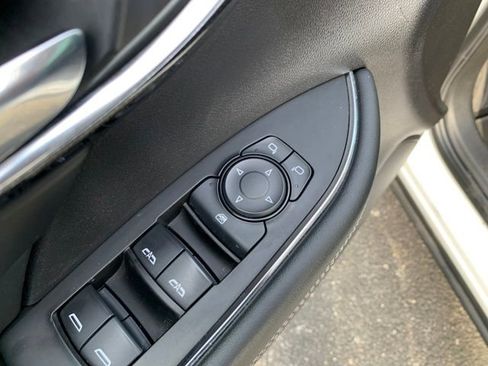 Used 2023 Buick Envision Essence image 11