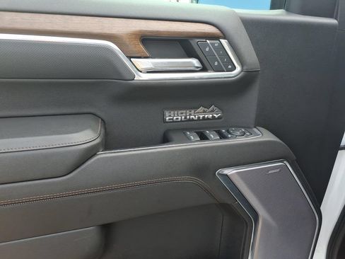 Used 2023 Chevrolet Silverado 1500 High Country w/ High Country Premium Package AWD/4WD image 19