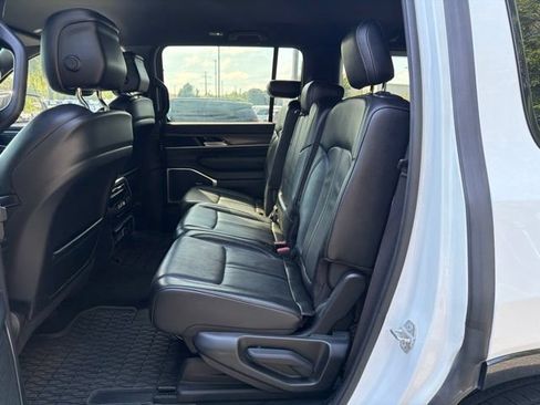 Used 2024 Jeep Wagoneer Series II w/ Flexible Seating Group RWD image 15