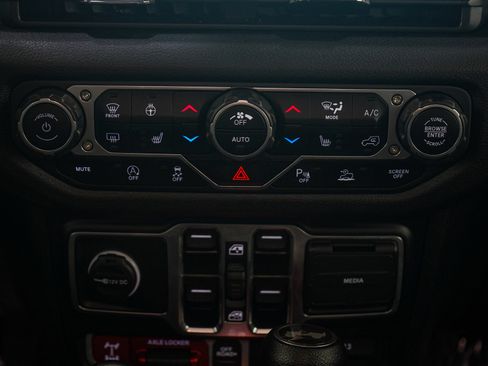 Used 2024 Jeep Wrangler Willys image 18