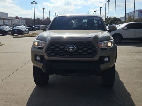 Used 2020 Toyota Tacoma TRD Off-Road image 2