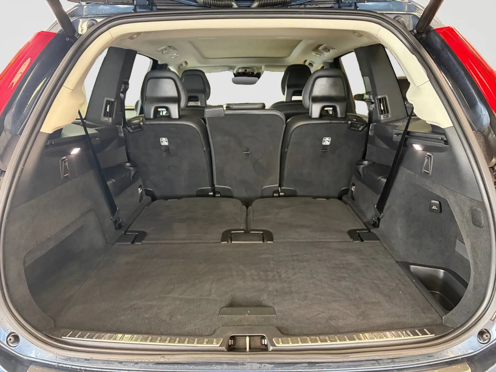 Used 2022 Volvo XC90 T5 Momentum w/ Climate Package AWD/4WD image 17