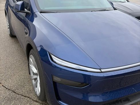 Used 2026 Tesla Model Y Long Range image 1