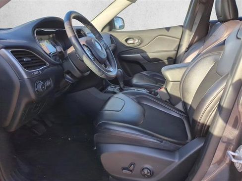 Used 2019 Jeep Cherokee Latitude Plus FWD image 8