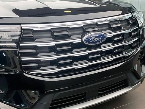 Used 2025 Ford Explorer Active w/ Active Comfort Package RWD image 30